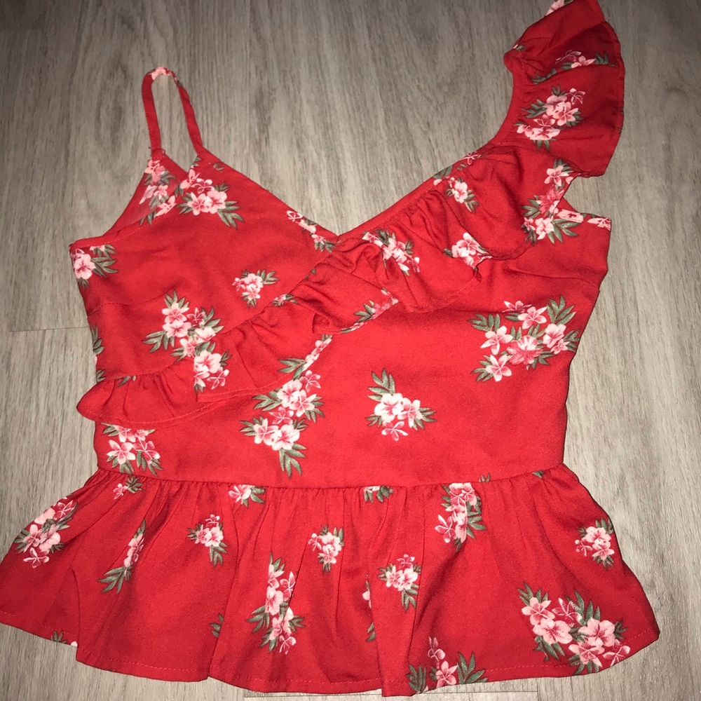 Cute red floral top!